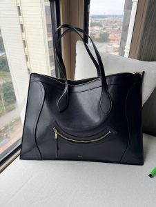 minimalist leather tote bag for daily use