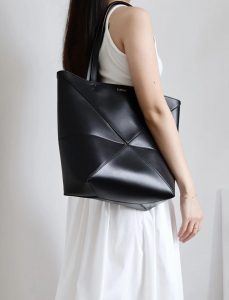 minimalist work tote bag professional outfit