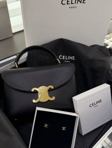 minimalist shoulder bag with clean outfit aesthetic