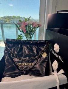 minimalist shoulder bag clean luxury aesthetic