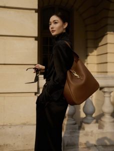 neutral outfit with elegant affordable shoulder bag