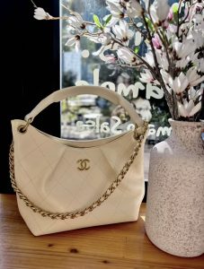 minimalist beige tote bag quiet luxury aesthetic