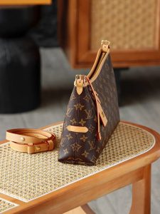 replica bag stitching hardware details