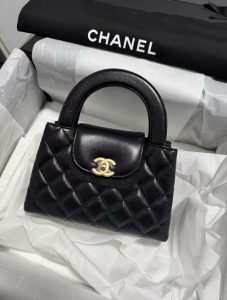 minimalist fashion bag styling