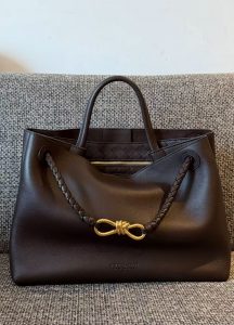 quiet luxury bags minimalist style