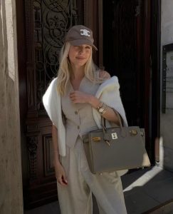 minimal quiet luxury handbag outfit