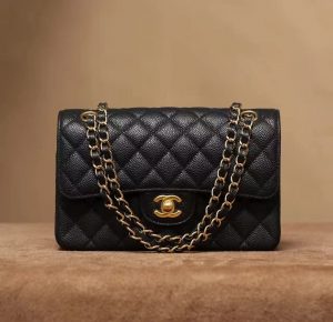 quiet luxury minimalist handbag outfit