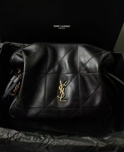 quiet luxury minimalist handbag outfit