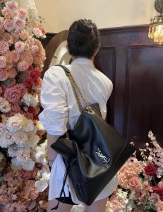 quiet luxury minimalist handbag outfit
