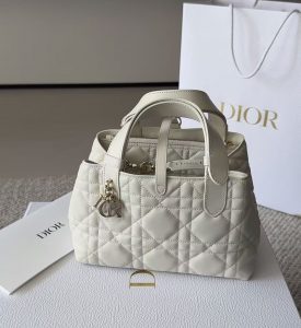 quiet luxury details minimalist handbag styling