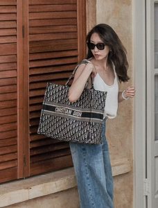 minimalist luxury outfit with elegant bag