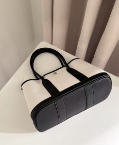 elegant everyday bags minimalist styling