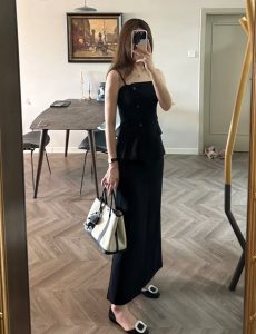 timeless neutral tote bag outfit