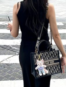 timeless handbag styles shoulder bag