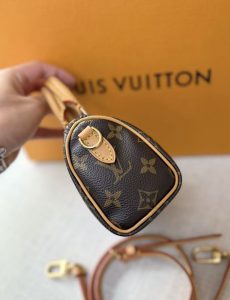 louis vuitton speedy nano details