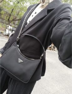 black Prada Re Edition 2005 bag outfit inspiration