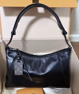 minimalist leather work bag professional outfit