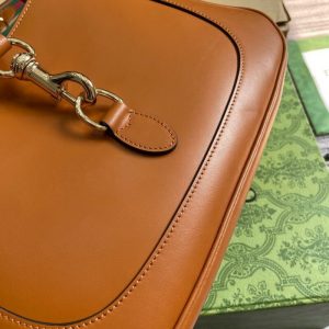 gucci jackie piston closure detail